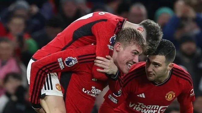 Ten Hag l&acirc;m nguy trước thềm đại chiến với Man City - Ảnh 1