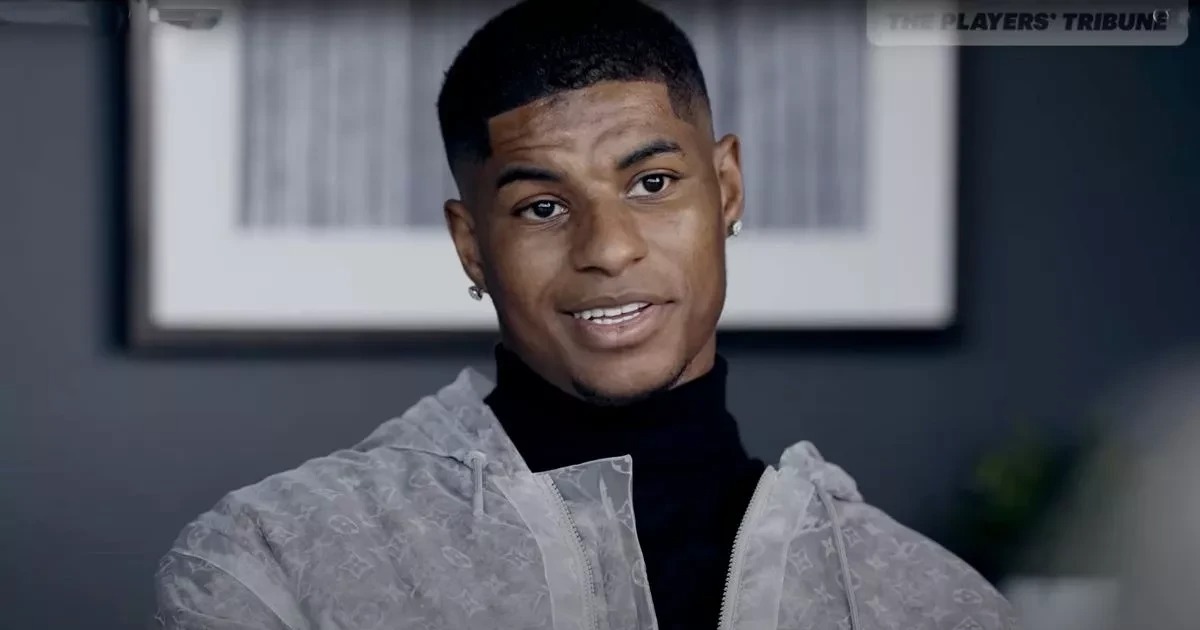 Đ&aacute; k&eacute;m lại hay l&agrave;m m&agrave;u, quả tạ Man United khiến đồng đội 