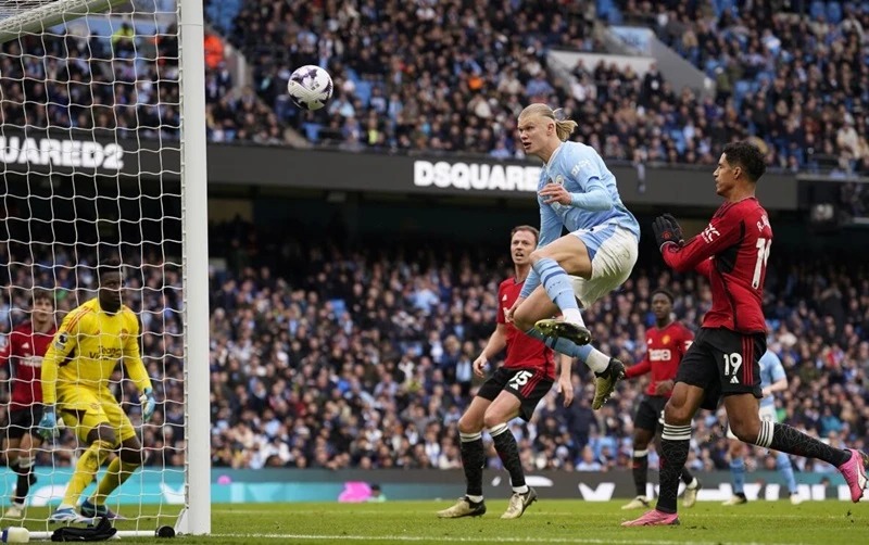 Kh&ocirc;ng phải Jackson hay Nunez, đ&acirc;y mới l&agrave; tiền đạo 