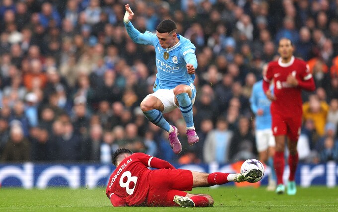 Liverpool chia điểm Man City, mất ng&ocirc;i đầu Ngoại hạng Anh cho Arsenal - Ảnh 1