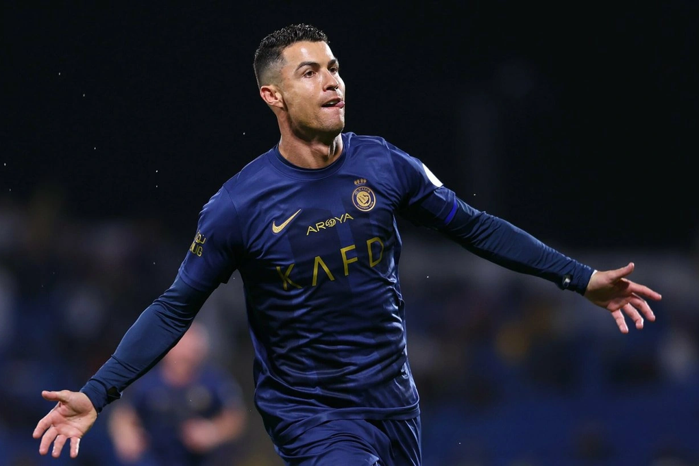 Ronaldo cho Messi &lsquo;h&iacute;t kh&oacute;i&rsquo; về lập hat-trick - Ảnh 1