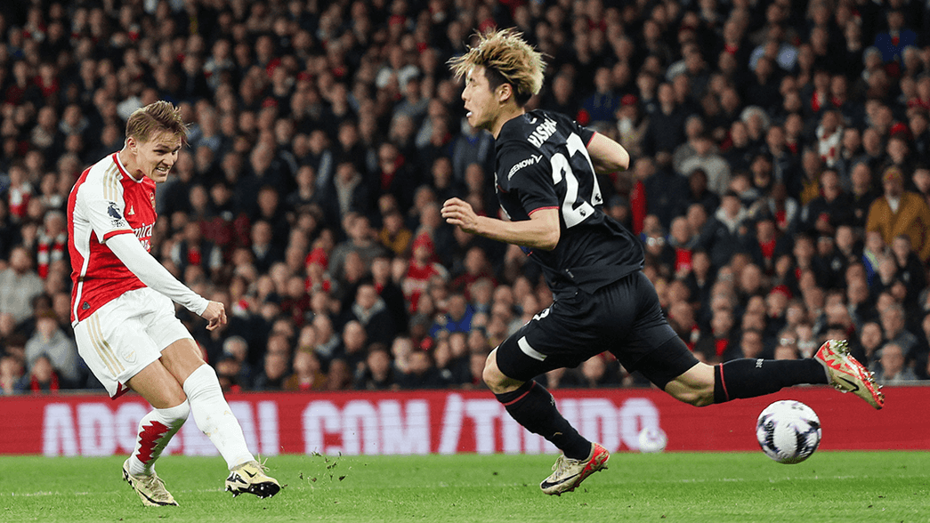 Dễ d&agrave;ng hạ gục Luton Town, Arsenal trở lại ng&ocirc;i đầu Ngoại hạng Anh - Ảnh 1