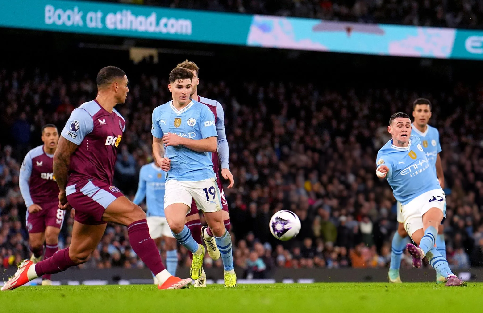 Phil Foden lập hat-trick, Man City v&ugrave;i dập Aston Villa - Ảnh 1