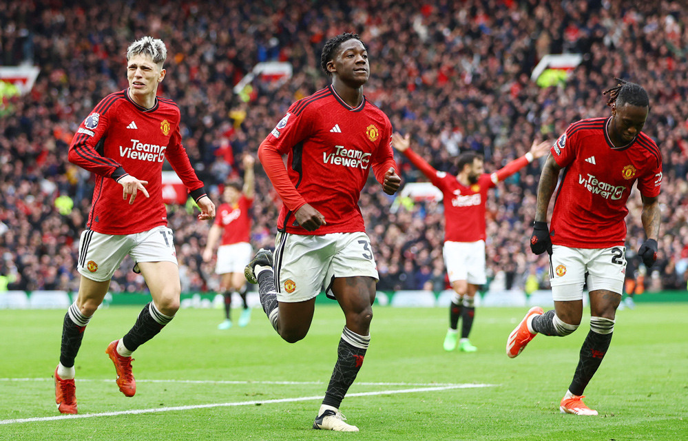 Bị MU cầm h&ograve;a, Liverpool mất ng&ocirc;i đầu bảng v&agrave;o tay Arsenal - Ảnh 1