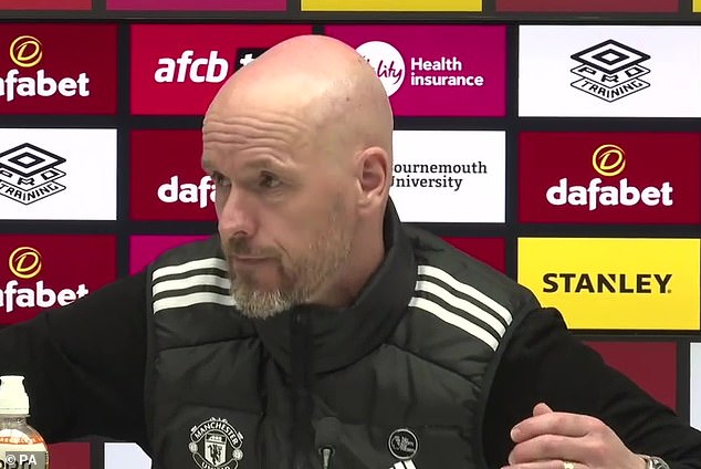 HLV Ten Hag đ&ugrave;ng đ&ugrave;ng bỏ họp b&aacute;o v&igrave; bị hỏi kh&oacute; - Ảnh 1