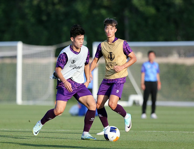 HLV Ho&agrave;ng Anh Tuấn: 'C&aacute;c cầu thủ Việt Nam kh&ocirc;ng được ph&eacute;p sai lầm' - Ảnh 1