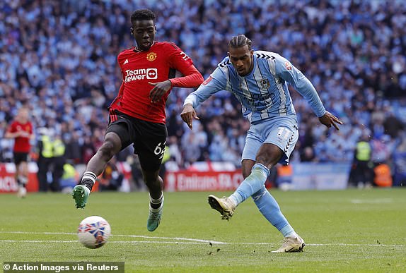 Dẫn trước 3-0, MU vẫn tho&aacute;t chết kh&oacute; tin trước Coventry City ở FA Cup - Ảnh 1