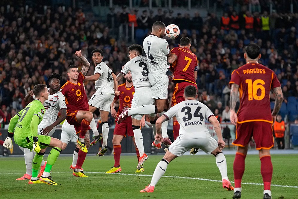 Quật ng&atilde; AS Roma, Leverkusen đặt một ch&acirc;n v&agrave;o chung kết Europa League - Ảnh 1