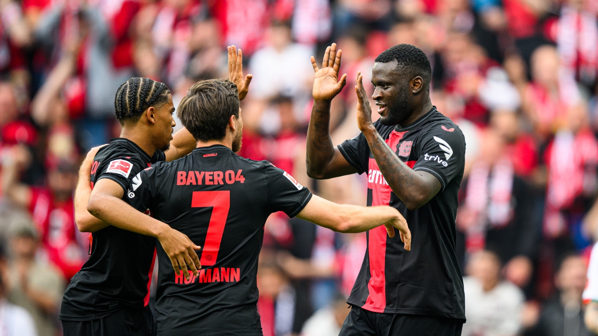 Leverkusen l&agrave;m n&ecirc;n lịch sử khi bất bại cả m&ugrave;a giải Bundesliga - Ảnh 2