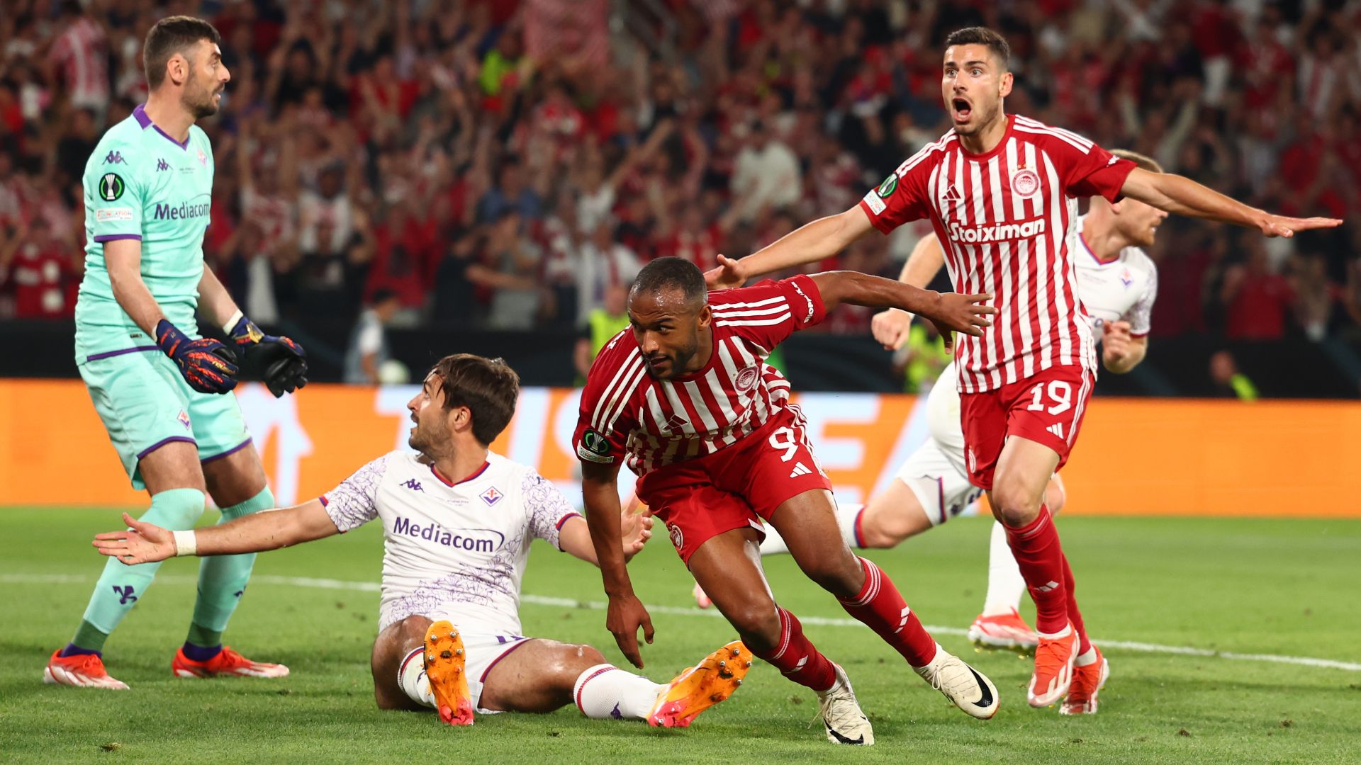 Thắng Fiorentina, Olympiacos v&ocirc; địch c&uacute;p C3 ch&acirc;u &Acirc;u - Ảnh 1