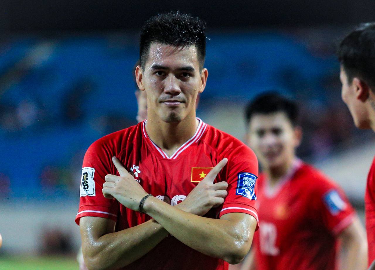 HLV Kim Sang Sik: &lsquo;L&acirc;u lắm rồi tuyển Việt Nam mới biết chiến thắng&rsquo; - Ảnh 1