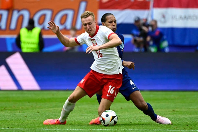 Weghorst sắm vai người h&ugrave;ng, H&agrave; Lan ngược d&ograve;ng hạ gục Ba Lan - Ảnh 1