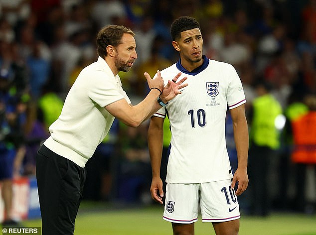 Jude Bellingham nổi giận với HLV Southgate v&igrave; kh&ocirc;ng thay Harry Kane - Ảnh 1