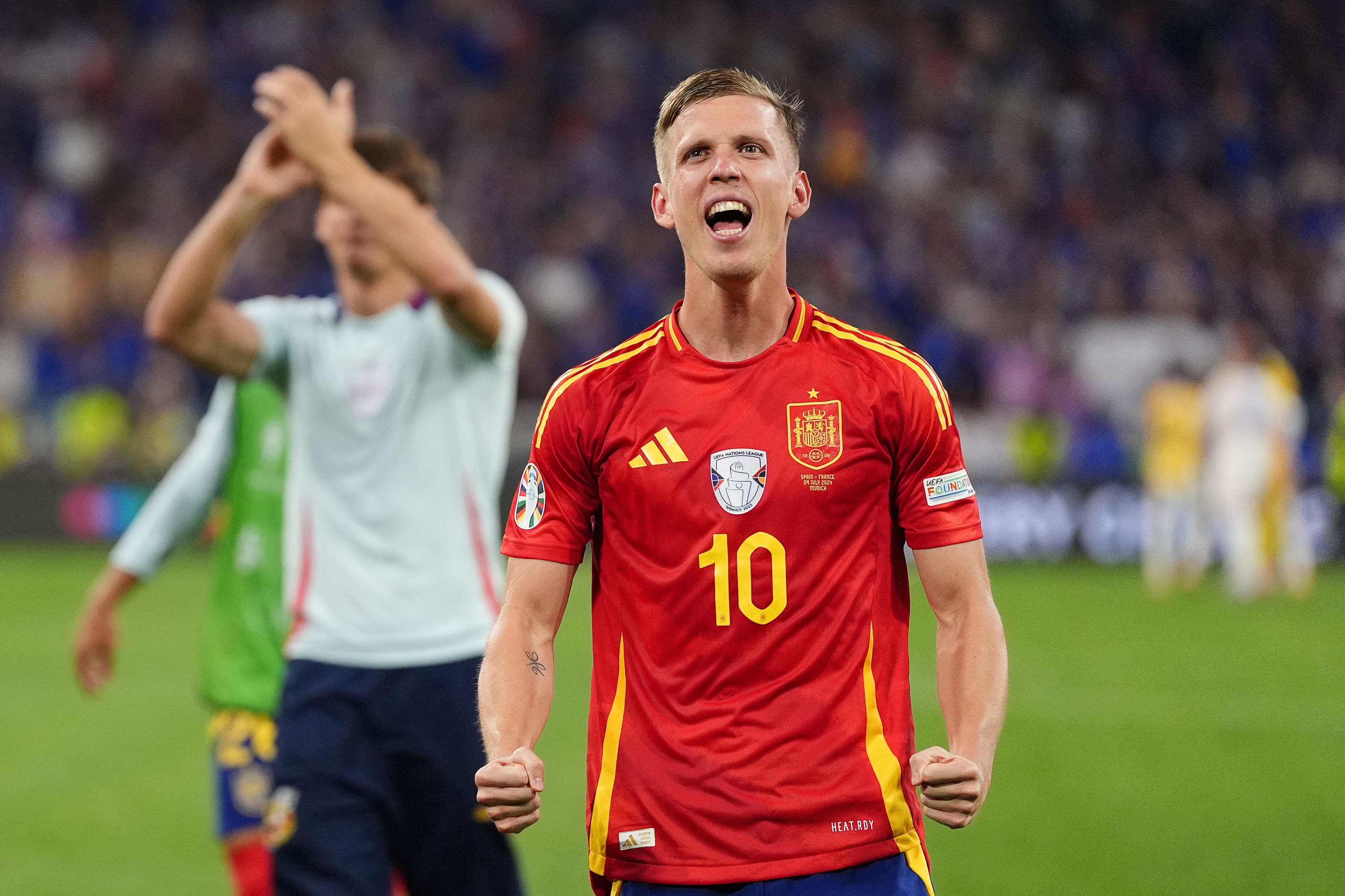 Barcelona ch&iacute;nh thức ra gi&aacute; Dani Olmo - Ảnh 1