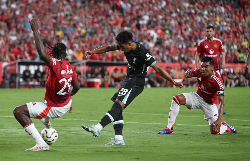 MU thua thảm Liverpool trước trận si&ecirc;u c&uacute;p Anh - Ảnh 1