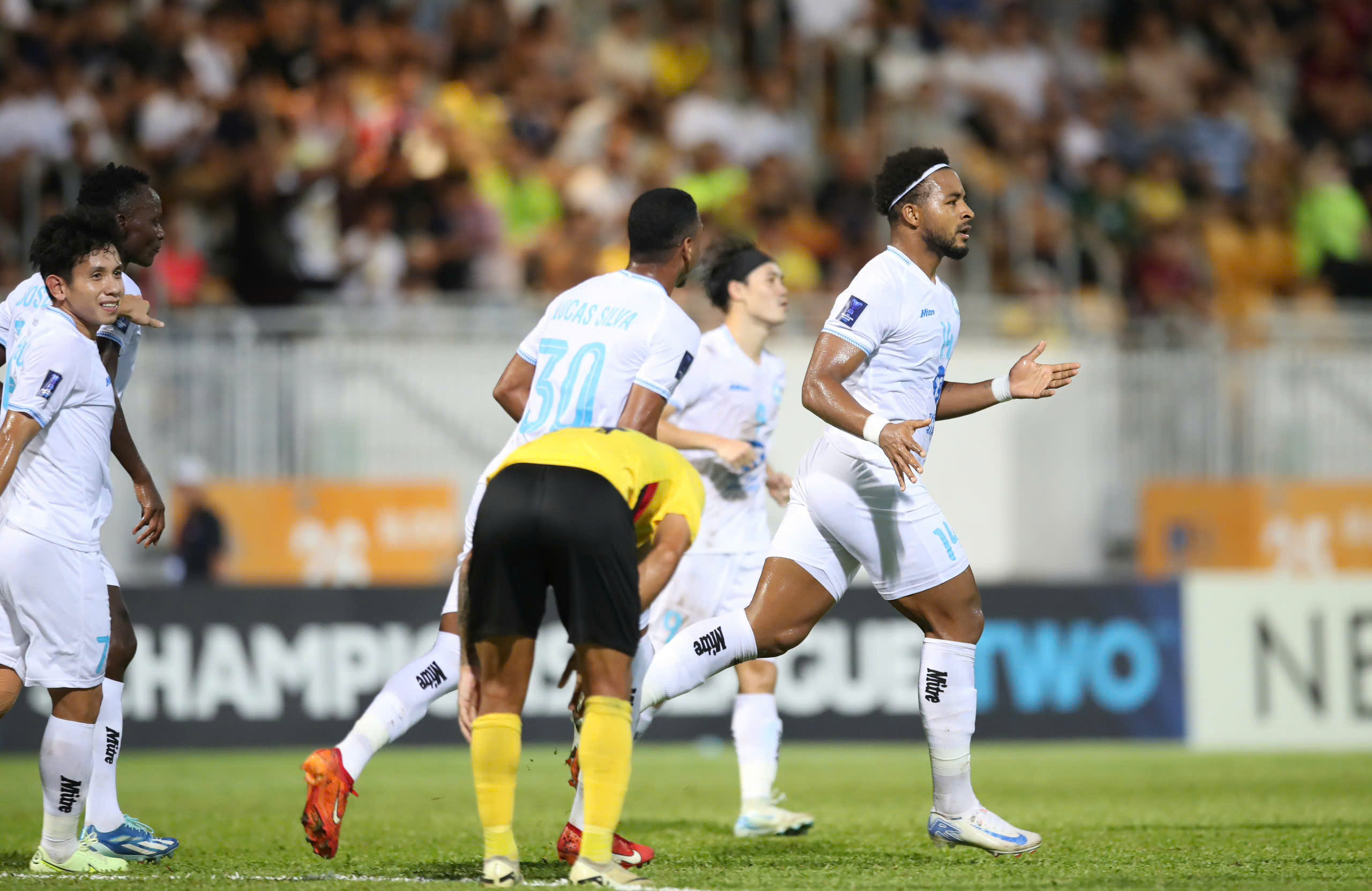 Rafaelson dứt điểm ch&aacute;y lưới, Nam Định thắng trận ở c&uacute;p C2 ch&acirc;u &Aacute; - Ảnh 4