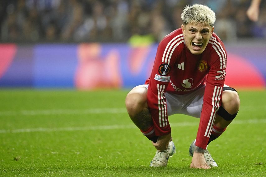 HLV Ten Hag to&aacute;t mồ h&ocirc;i khi 11 cầu thủ chấn thương - Ảnh 3