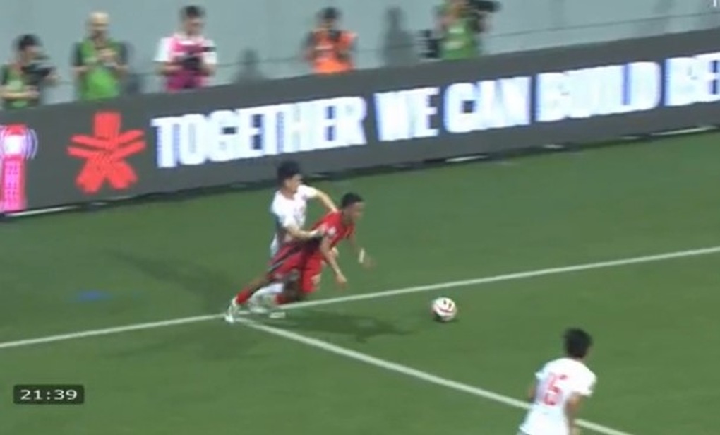 B&aacute;o Singapore đau đớn, chỉ tr&iacute;ch dữ dội VAR sau trận thua tuyển Việt Nam - Ảnh 1