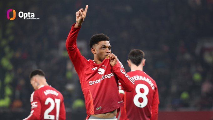 Amad Diallo lập h&agrave;ng loạt cột mốc ấn tượng khi ghi hat-trick gi&uacute;p MU chiến thắng - Ảnh 1