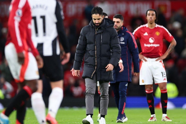 HLV Ruben Amorim xấu hổ v&igrave; MU - Ảnh 1