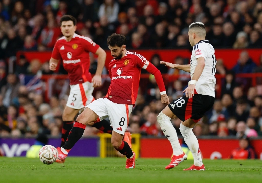 HLV Amorim vẫn đặt mục ti&ecirc;u v&ocirc; địch Ngoại hạng Anh - Ảnh 1