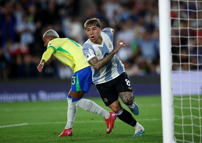 Thắng đậm Brazil, Argentina gi&agrave;nh v&eacute; tham dự World Cup - Ảnh 1