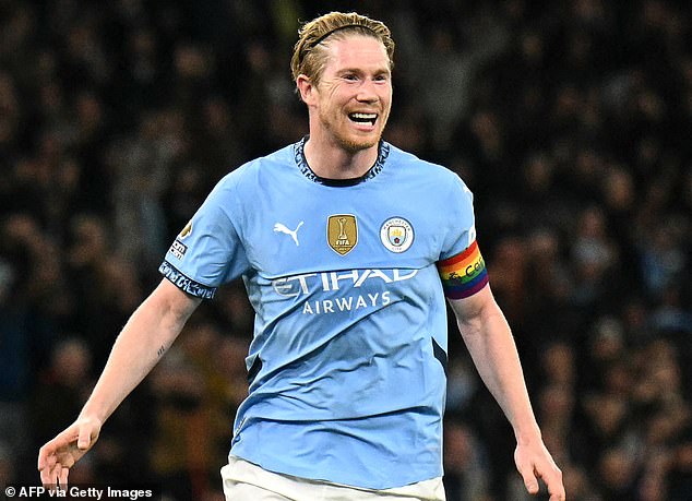 Pep Guardiola thừa nhận De Bruyne kh&ocirc;ng thể thay thế - Ảnh 1