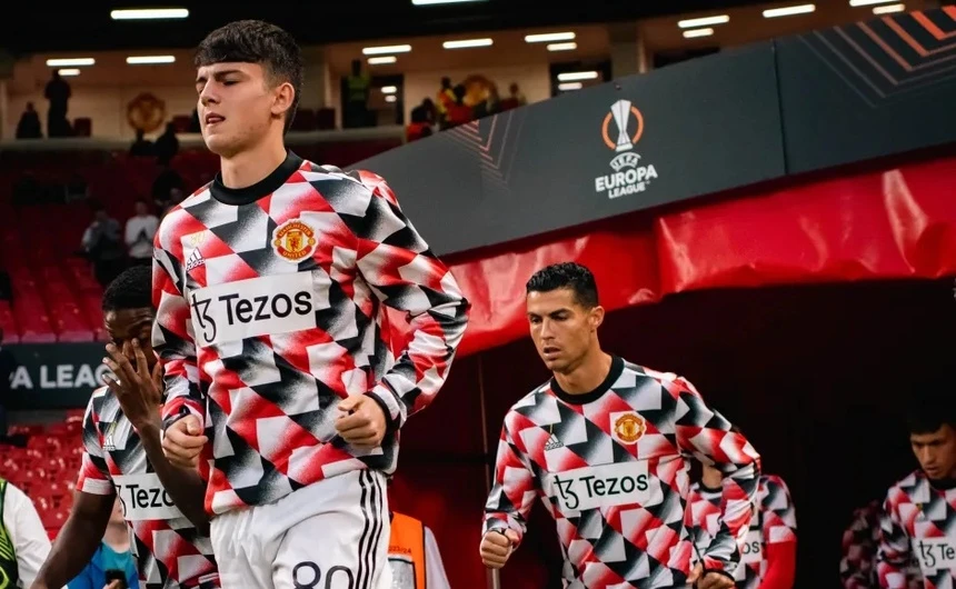 Tyler Fredricson, ng&ocirc;i sao trẻ mới được HLV Amorim cho ra mắt MU l&agrave; ai? - Ảnh 1