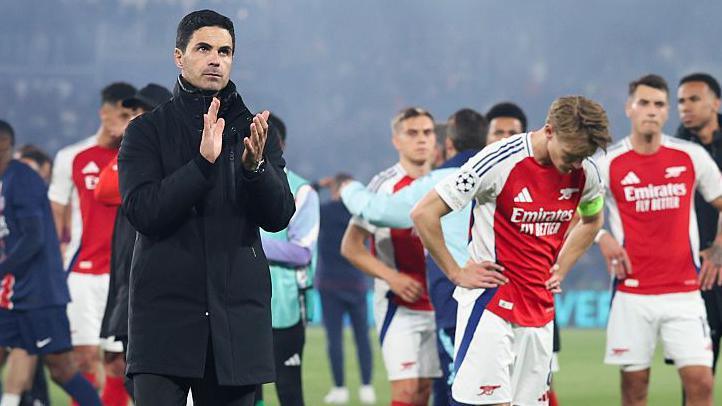 HLV Mikel Arteta tuy&ecirc;n bố bất ngờ khi Arsenal bị loại - Ảnh 1
