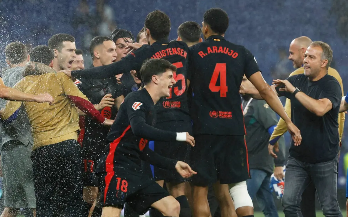 Barcelona kiếm bộn tiền sau khi v&ocirc; địch La Liga - Ảnh 1