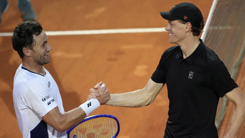 Sinner ‘out trình’ Ruud, vào bán kết Rome Masters sau 64 phút - Ảnh 1