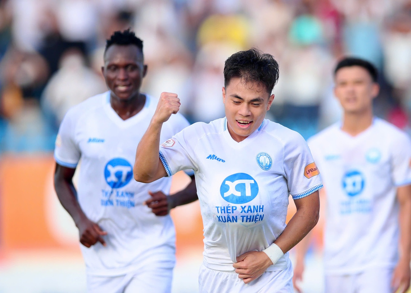 CLB Nam Định l&ecirc;n ng&ocirc;i v&ocirc; địch V-League - Ảnh 1