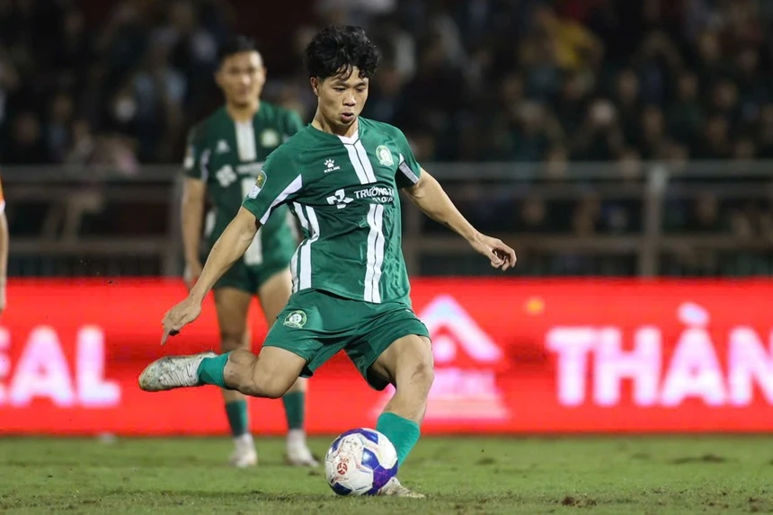 C&ocirc;ng Phượng đ&aacute; hỏng phạt đền, B&igrave;nh Phước lỡ hẹn với v&eacute; thăng hạng - Ảnh 1