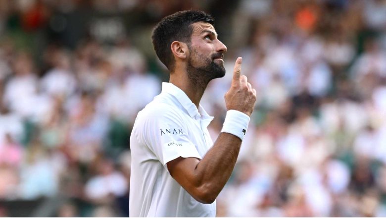 Djokovic vào vòng 2 Wimbledon 2025 dù gặp vấn đề về sức khỏe - Ảnh 1