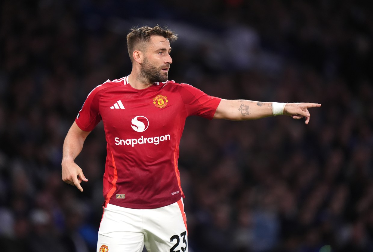 Luke Shaw tức giận v&igrave; bị HLV Amorim gạt khỏi nh&oacute;m &lsquo;thủ lĩnh&rsquo; MU - Ảnh 1