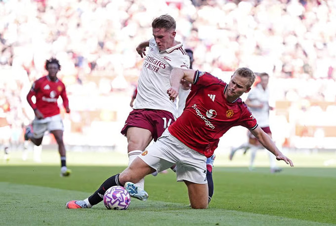 HLV Ruben Amorim lập kỷ lục buồn sau thất bại trước Arsenal - Ảnh 1