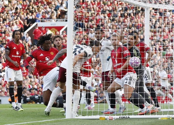 MU thua ngay tr&ecirc;n s&acirc;n nh&agrave; trước Arsenal - Ảnh 1