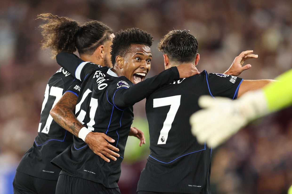 Cole Palmer chấn thương, Estevao đi v&agrave;o lịch sử khi Chelsea thắng tưng bừng - Ảnh 1