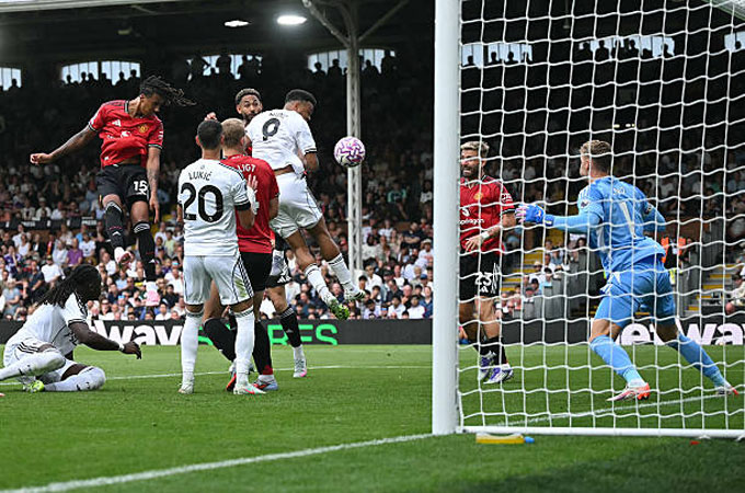 Bruno Fernandes s&uacute;t hỏng phạt đền, MU chia điểm với Fulham - Ảnh 1