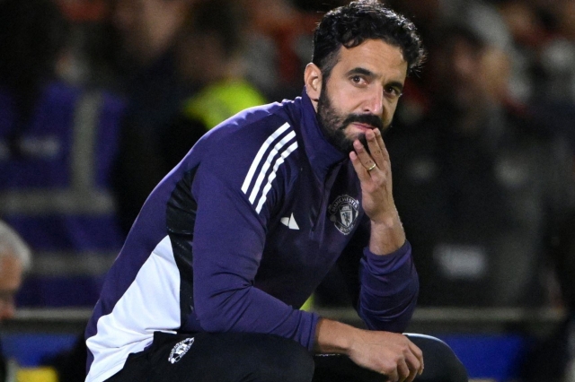 MU c&acirc;n nhắc tương lai của HLV Ruben Amorim - Ảnh 1