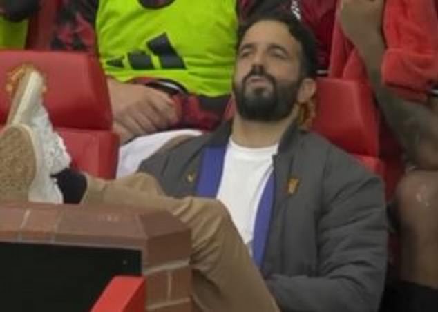 HLV Ruben Amorim l&yacute; giải v&igrave; sao kh&ocirc;ng d&aacute;m nh&igrave;n Bruno Fernandes s&uacute;t 11m - Ảnh 1