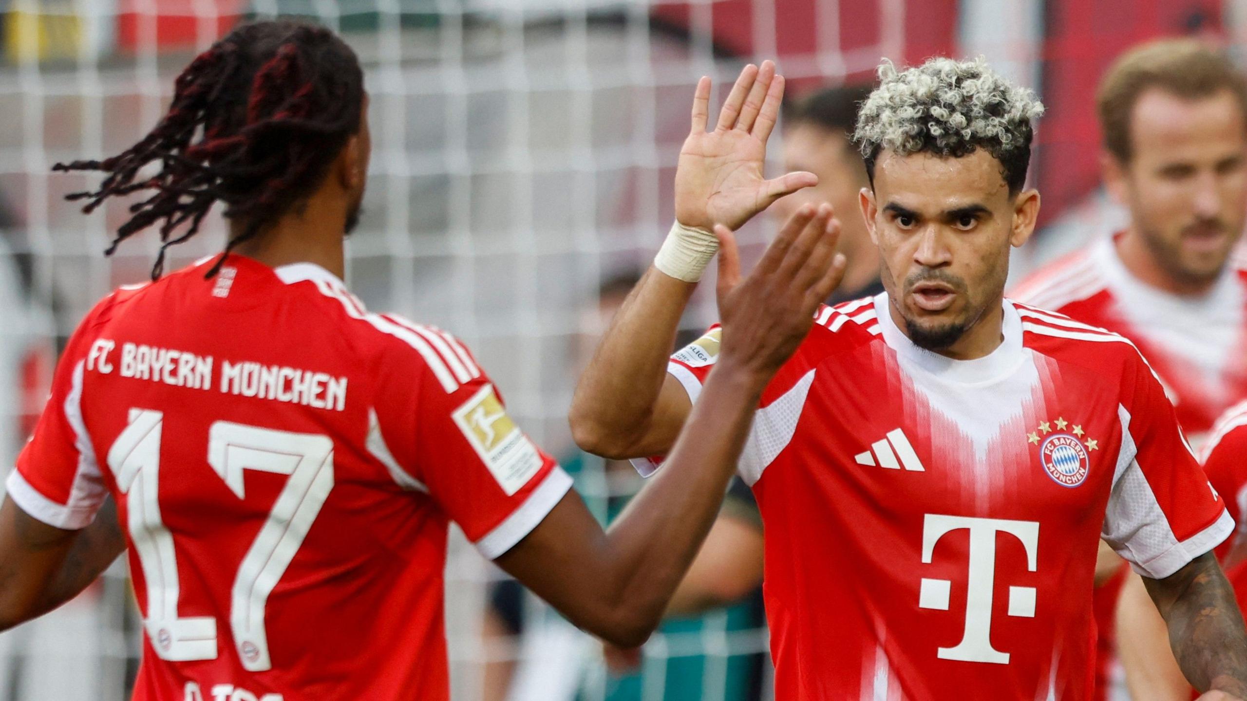 Top 10 thương vụ đắt nhất kỳ chuyển nhượng m&ugrave;a H&egrave; 2025 - Ảnh 2