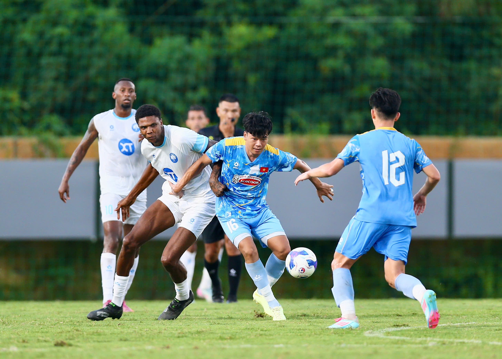 Đội tuyển Việt Nam thua đậm với tỷ số 0-4 trước Nam Định - Ảnh 1