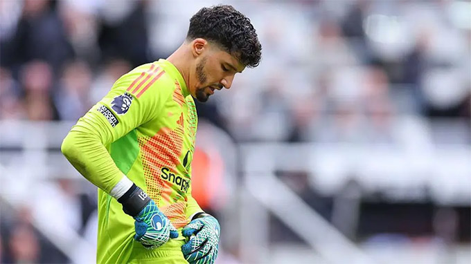 HLV Amoirm x&aacute;c nhận Altay Bayindir bắt ch&iacute;nh ở trận gặp Man City - Ảnh 1