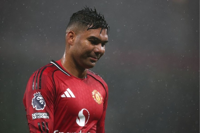 Man Utd t&iacute;nh thanh l&yacute; 4 cầu thủ để dọn đường cho Carlos Baleba - Ảnh 1