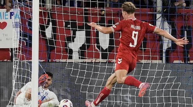 MU bị chế giễu khi Hojlund li&ecirc;n tiếp ghi b&agrave;n - Ảnh 1