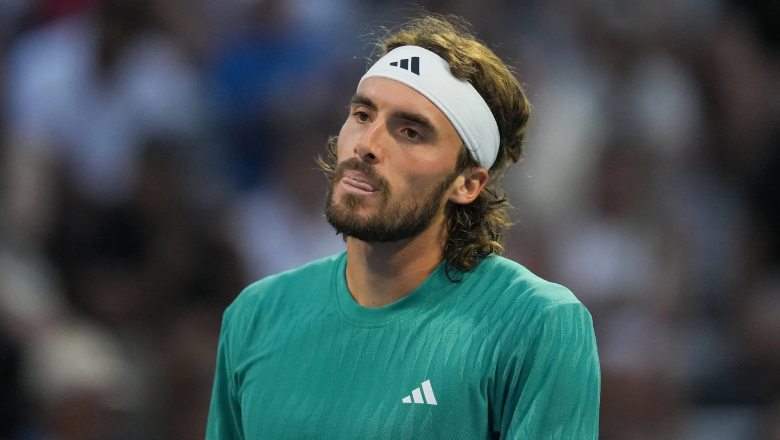 Link trực tiếp tennis Sinner vs Tsitsipas - Tứ kết 6 Kings Slam, 1h00 ngày 16/10 - Ảnh 1