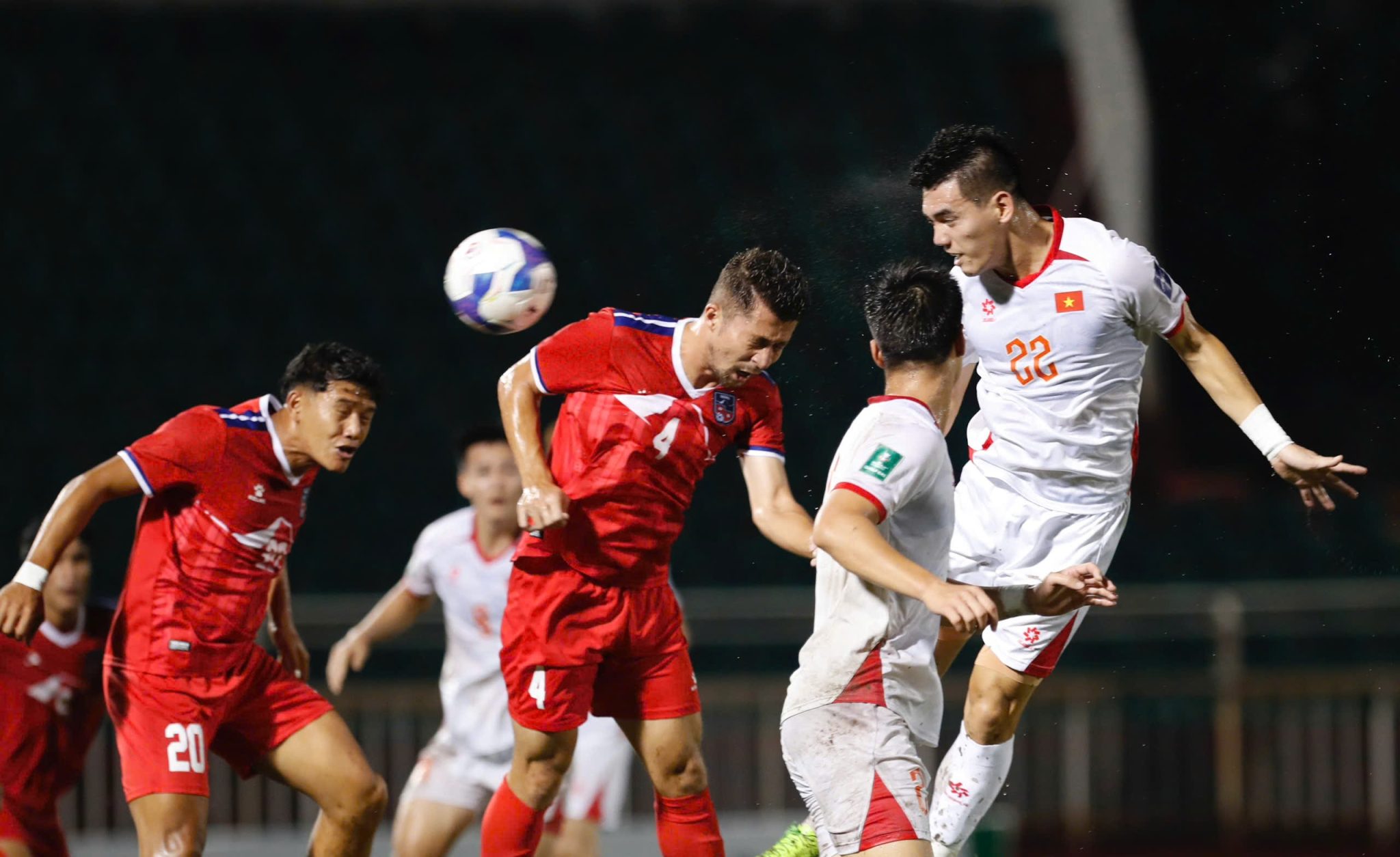 Tuyển Việt Nam nhảy vọt tr&ecirc;n bảng xếp hạng FIFA khi thắng Nepal - Ảnh 1