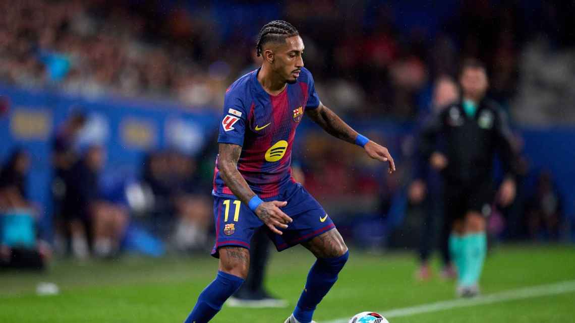 Raphinha lỡ hẹn với El Clasico, Hansi Flick bị cấm chỉ đạo - Ảnh 1