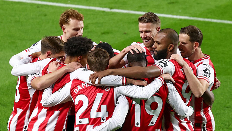 Kèo vàng bóng đá Grimsby Town vs Brentford, 02h45 ngày 29/10: Tin vào The Bees - Ảnh 1